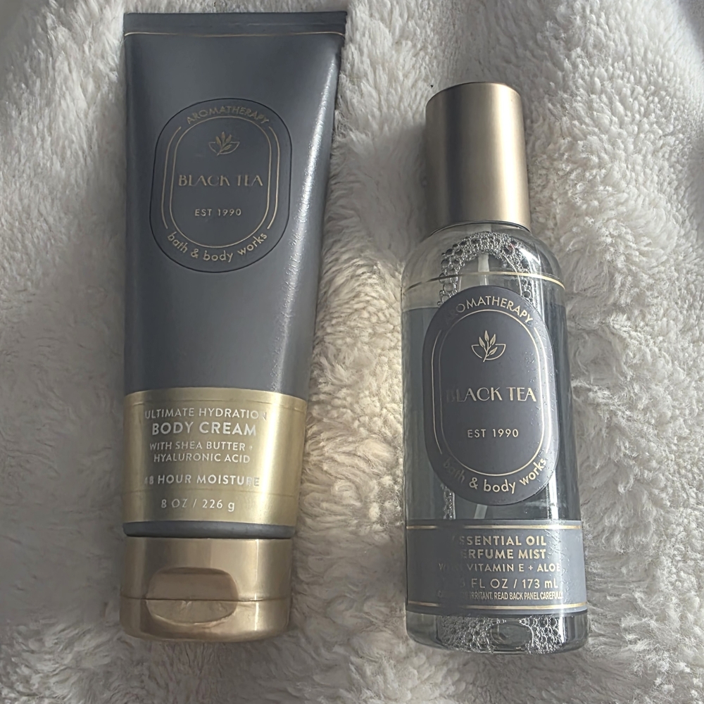 SOLD!! Bath & Body Works Aromatherapy Set in Gray and Gold